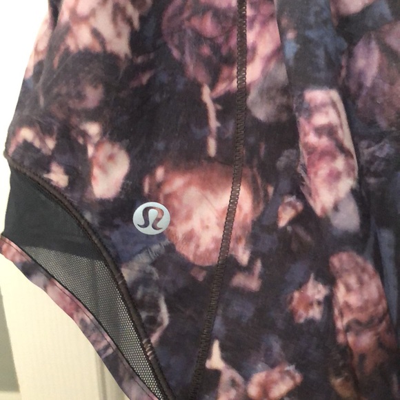 Lululemon Hotty Hot Short 2.5 - Picture 3 of 4